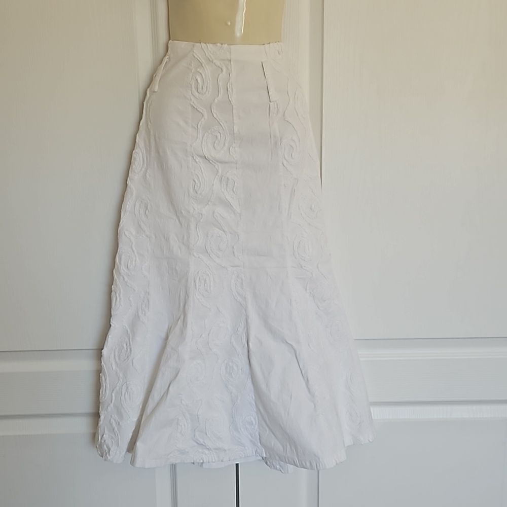 Caramely Vintage Cotton Midi Skirt With Raised Swirl White 7/8